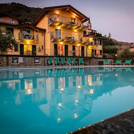 La Collina Aparthotel 3*